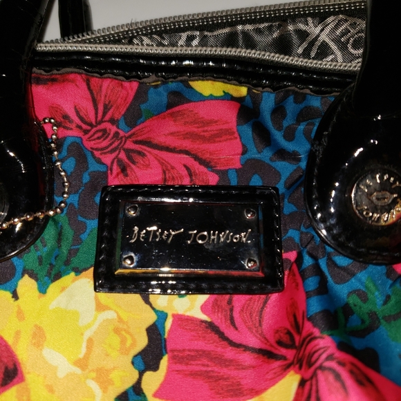 Betsy Johnson | Floral and Bow Print Mini Hand Purse 8 x 6.5 - Picture 4 of 8